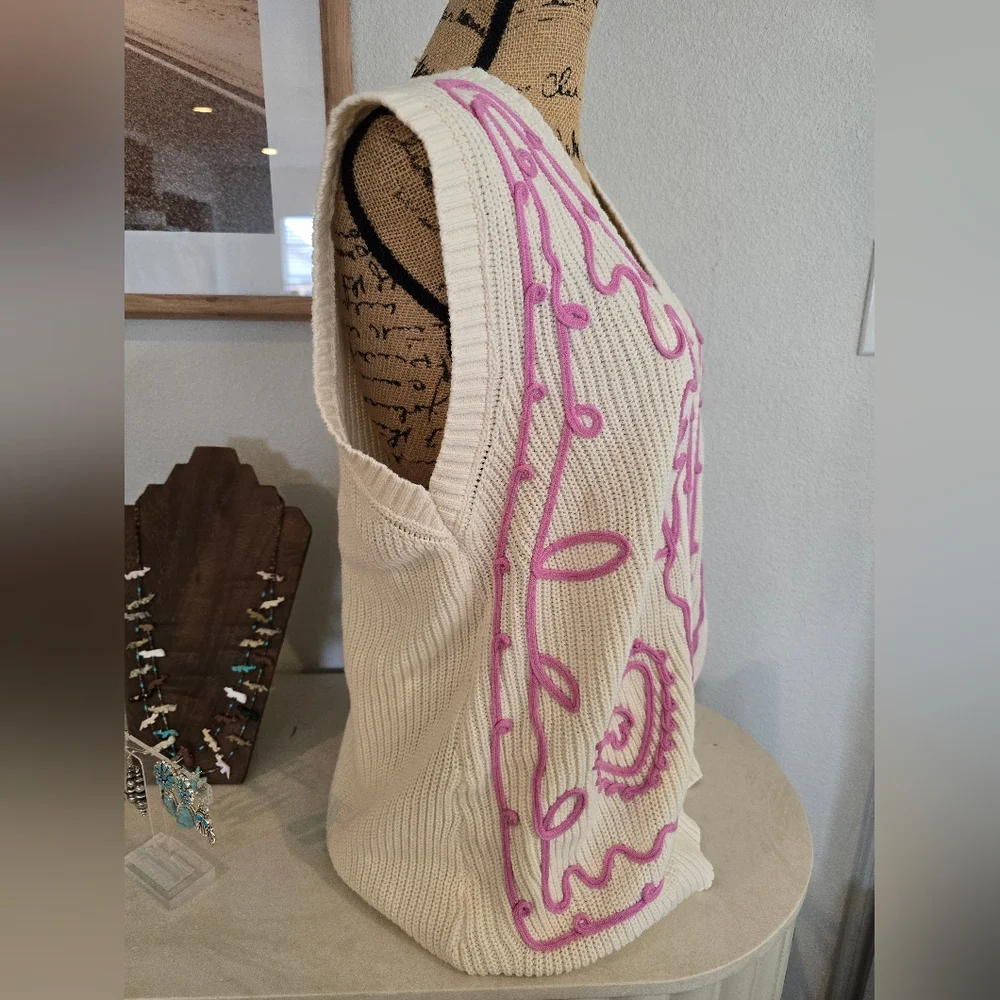 Lalavon NWT Women's Cream and Pink Embroidered V Neck Button Front Sweater Vest - Picture 12 of 14